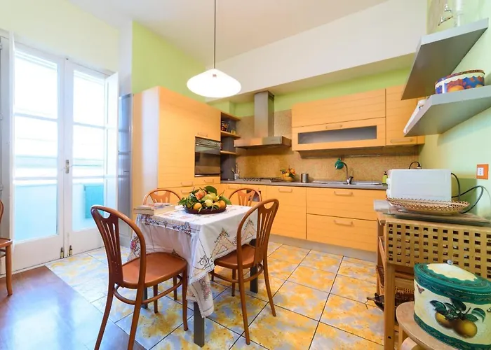 La Camelia Apartment